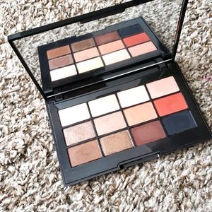 Jouer essential matte and shimmer eyeshadow palett